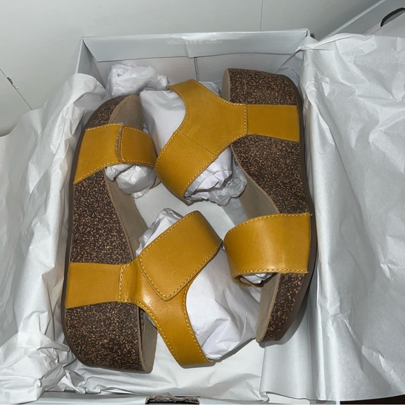 BRAND NEW Abeo sandals - Picture 6 of 8